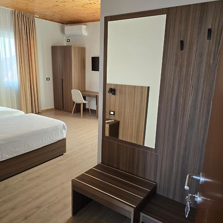 Hotel Aleks Shkodër Esterno foto