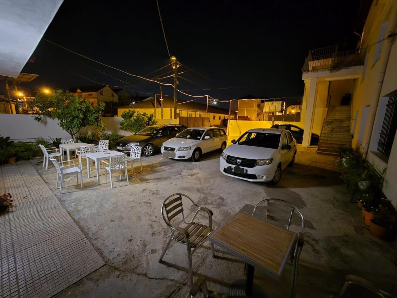 Hotel Aleks Shkodër Esterno foto