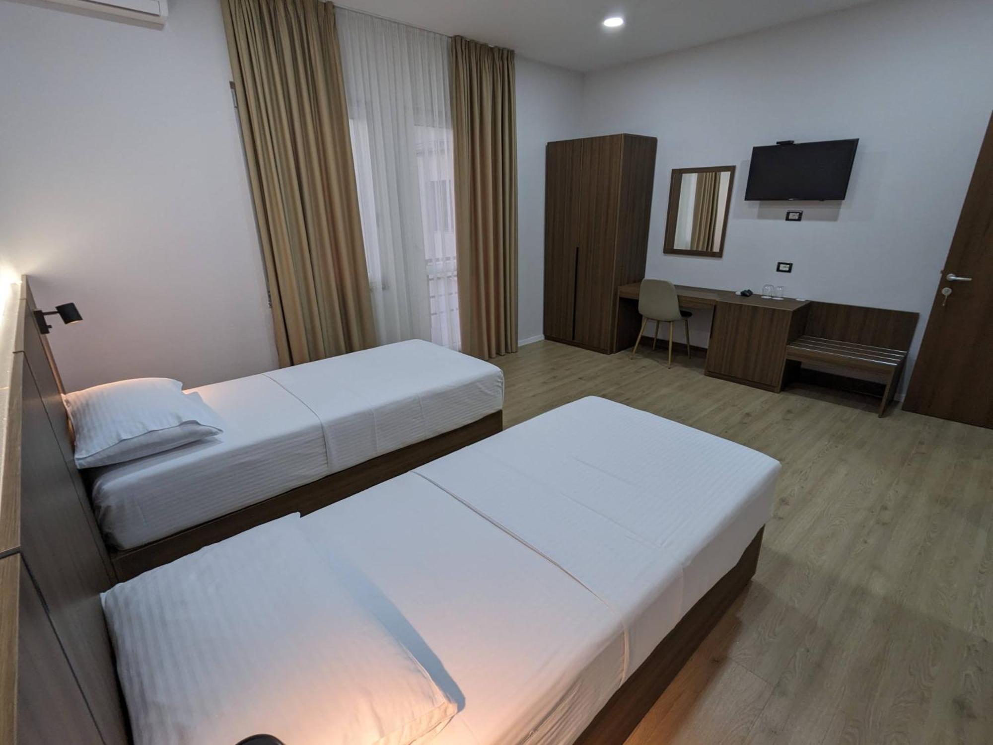 Hotel Aleks Shkodër Esterno foto