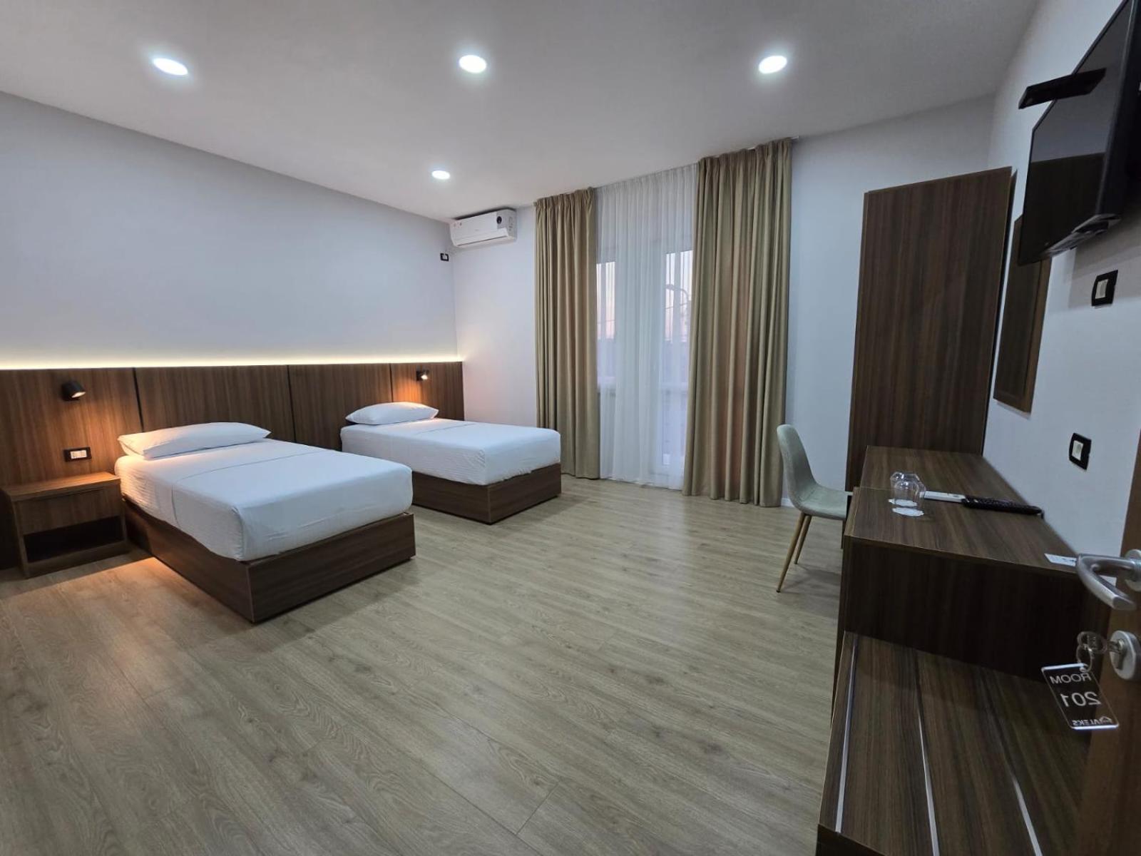 Hotel Aleks Shkodër Esterno foto