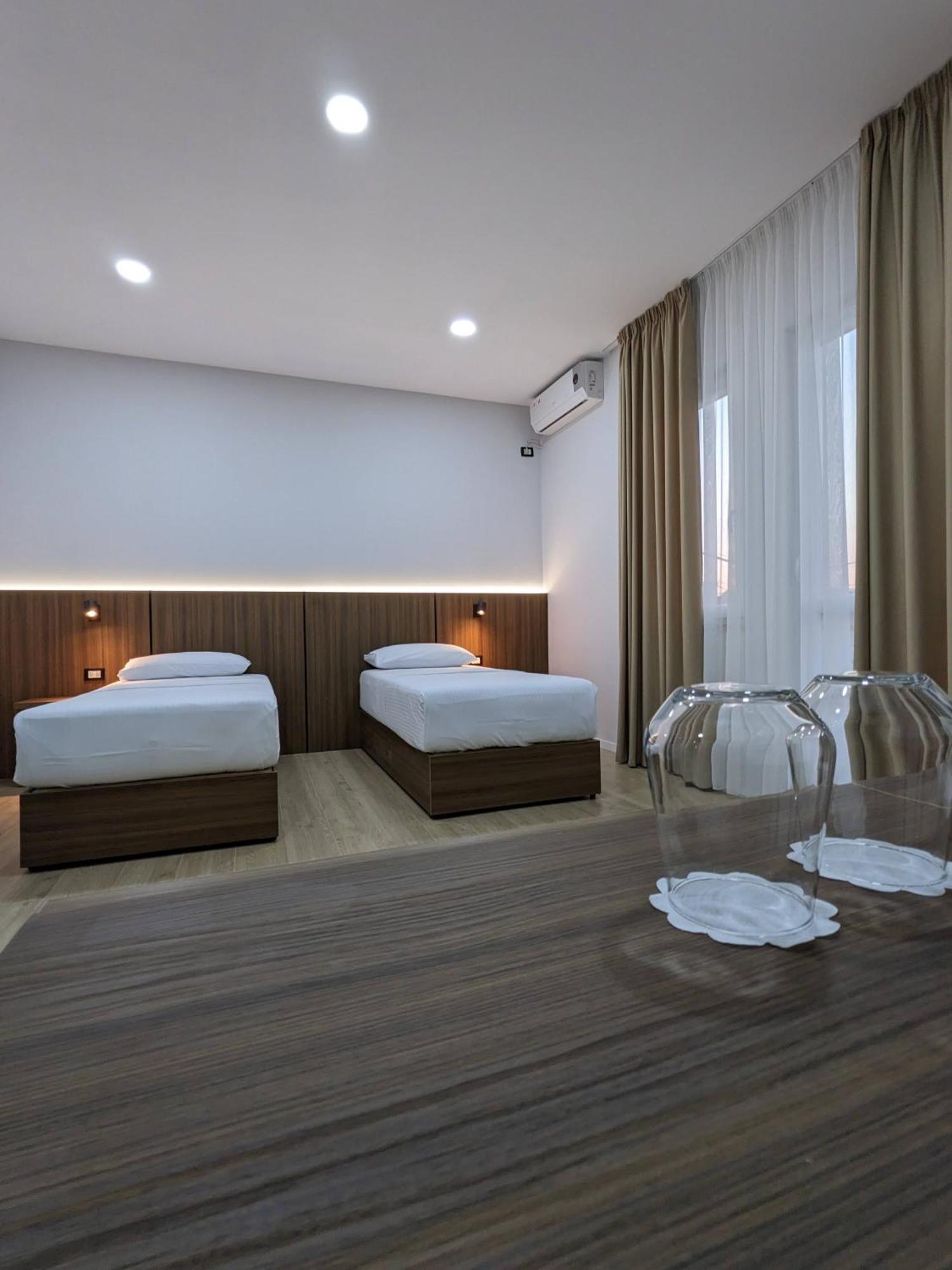 Hotel Aleks Shkodër Esterno foto