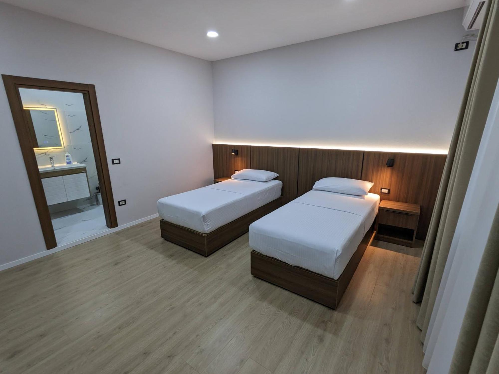 Hotel Aleks Shkodër Esterno foto