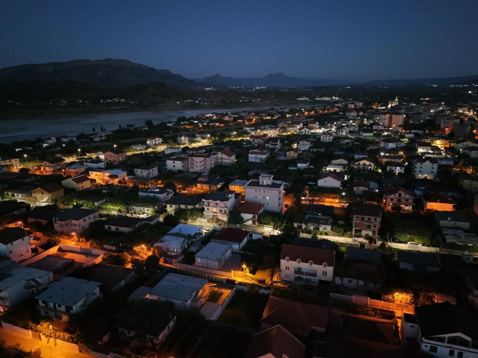 Hotel Aleks Shkodër Esterno foto
