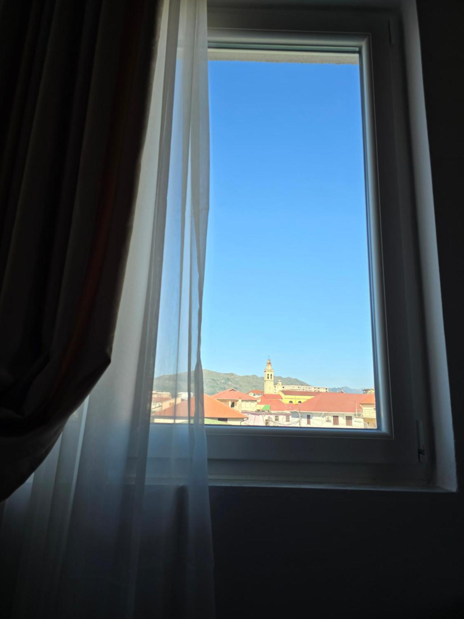 Hotel Aleks Shkodër Esterno foto
