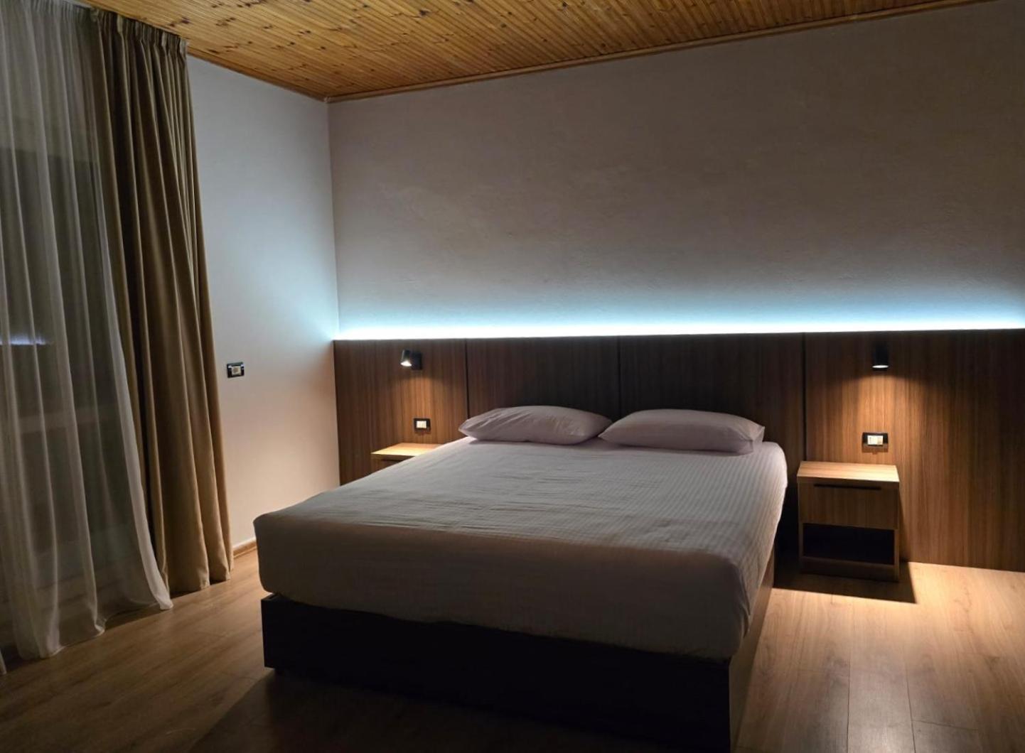 Hotel Aleks Shkodër Esterno foto